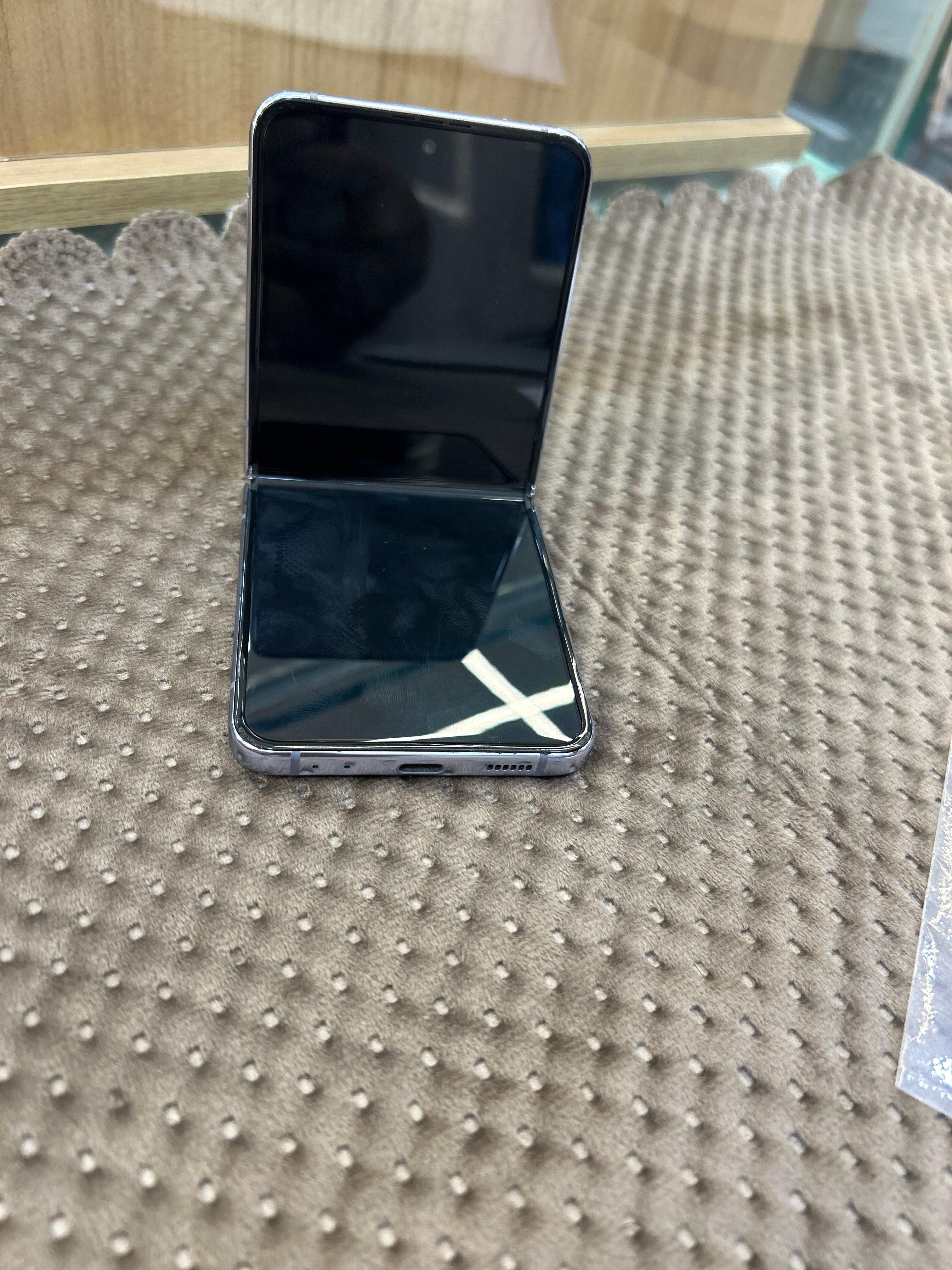 Samsung Galaxy Z Flip 4 Refurbished - Gadget Rebirth