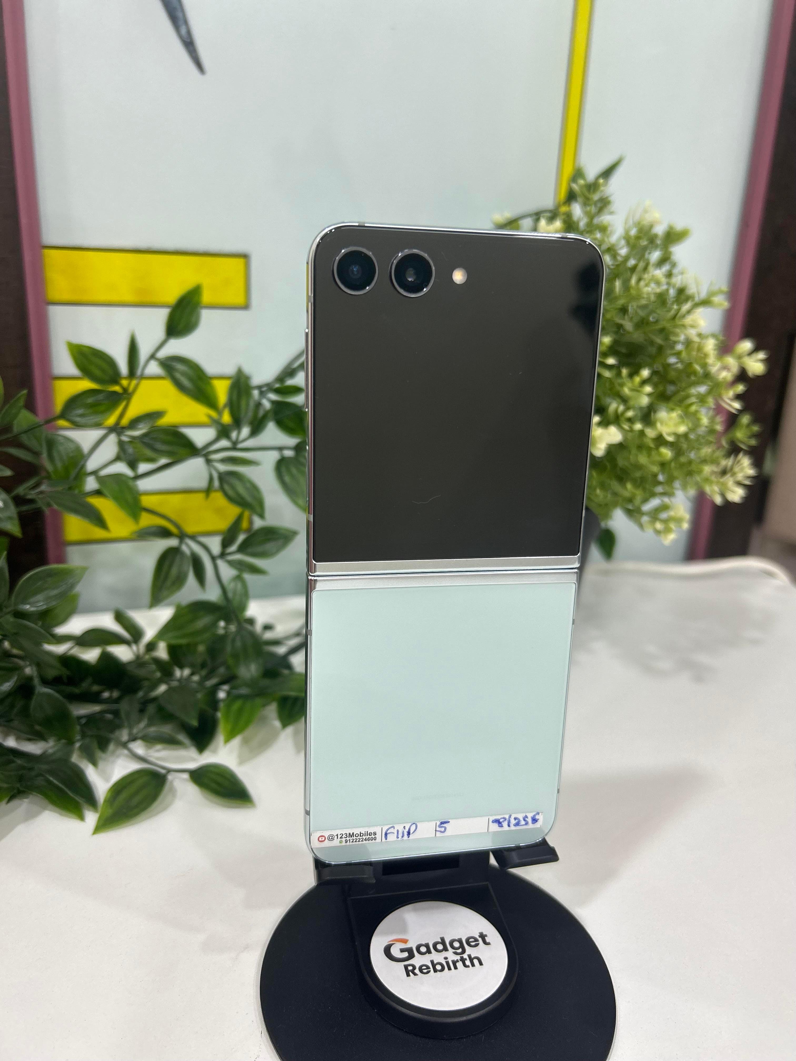 Samsung Galaxy Z Flip 5 Refurbished - Gadget Rebirth