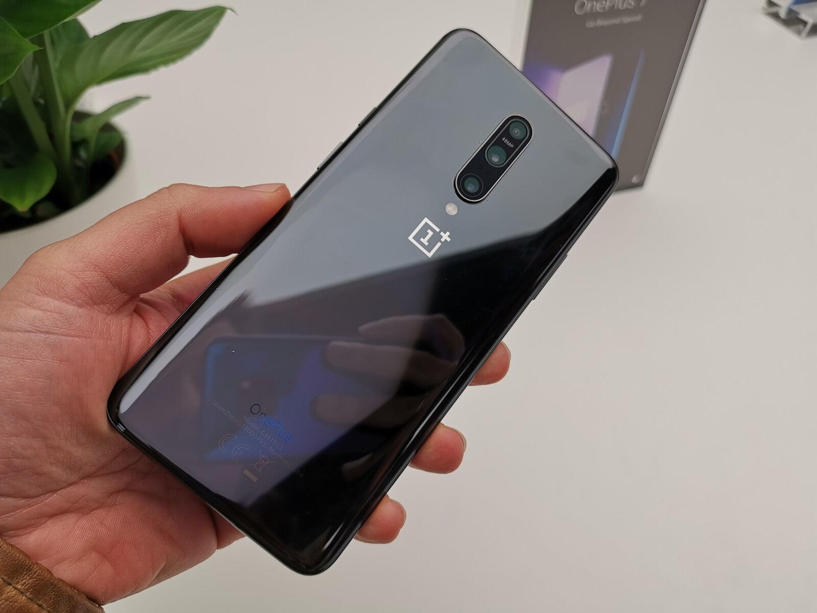 OnePlus 7 Refurbished - 6 GB / 128 GB Mirror Black - Gadget Rebirth